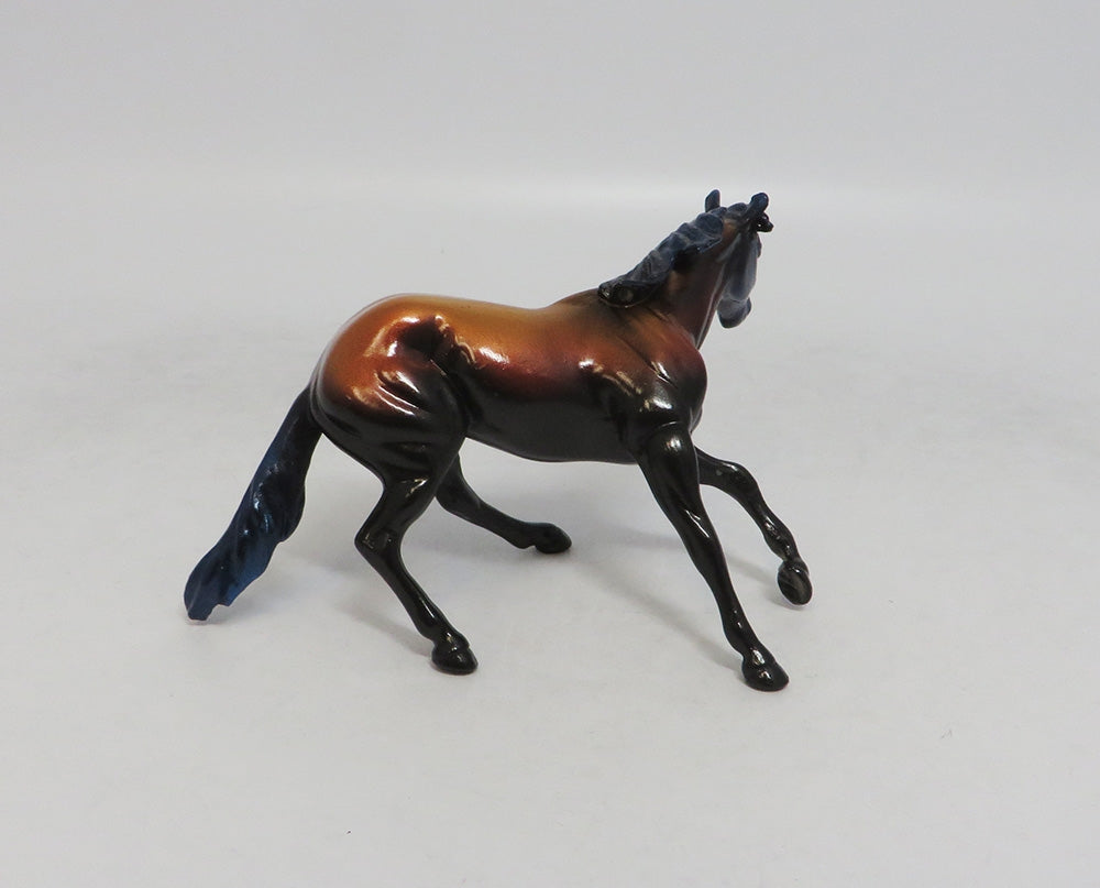 KATE &amp; CASTLE COW- LE-5- FALL DECORATOR CUTTER AND COW CHIP LHS 2018