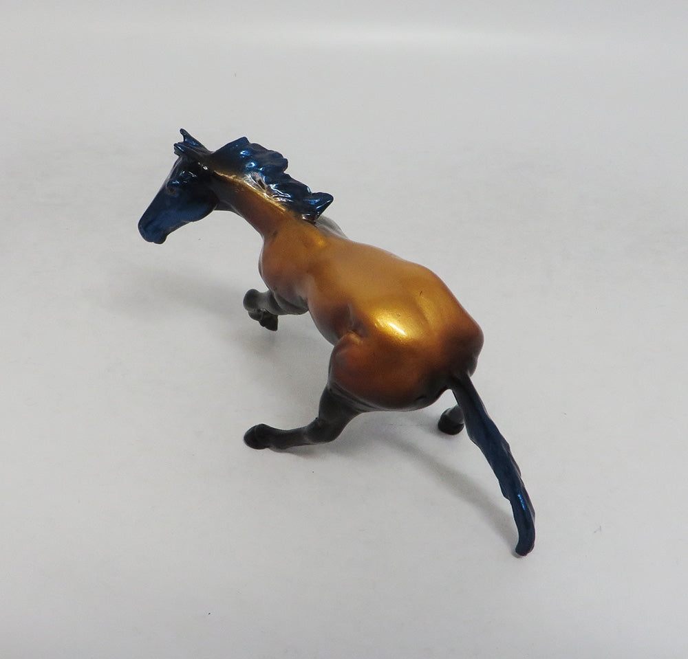 KATE &amp; CASTLE COW- LE-5- FALL DECORATOR CUTTER AND COW CHIP LHS 2018