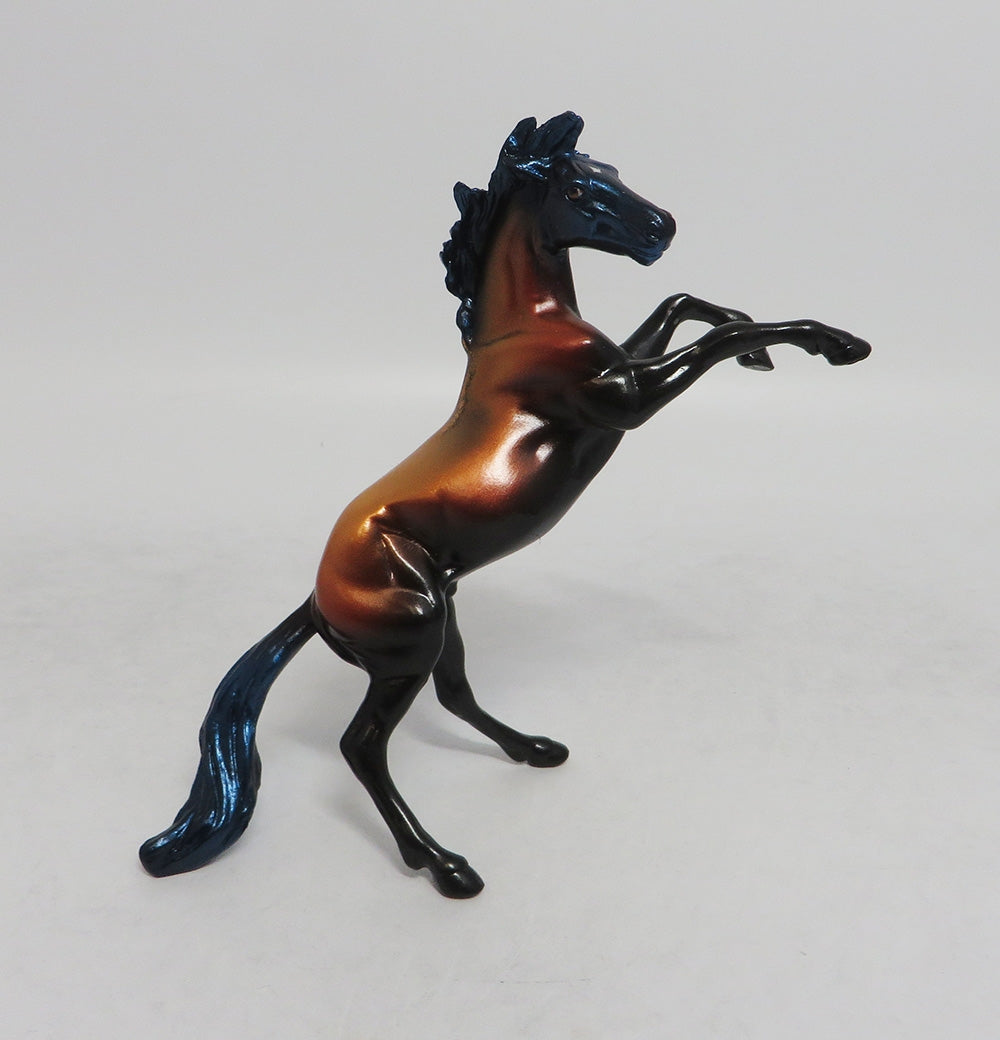 MR OFFICER- LE-5-REARING MUSTANG FALL DECORATOR CHIP LHS 2018