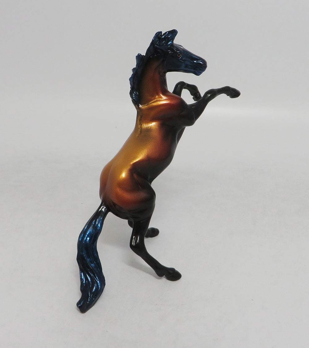 MR OFFICER- LE-5-REARING MUSTANG FALL DECORATOR CHIP LHS 2018