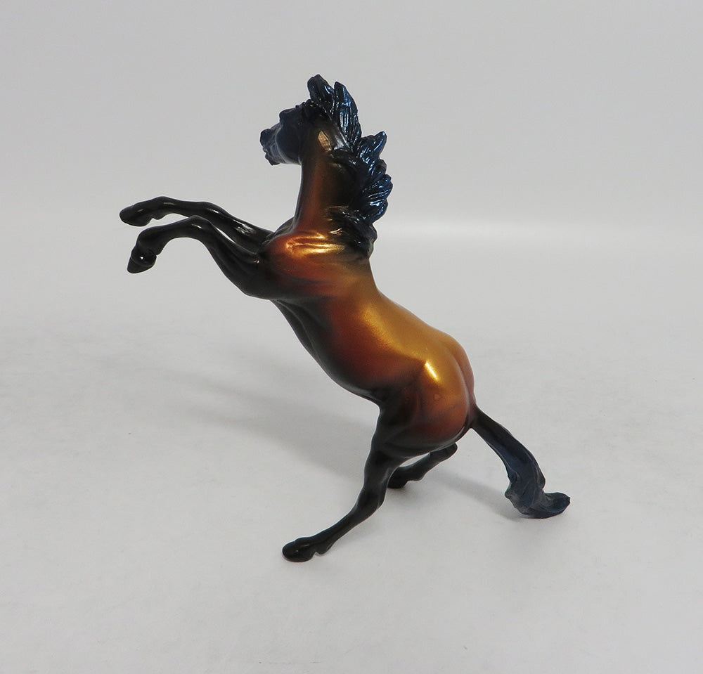 MR OFFICER- LE-5-REARING MUSTANG FALL DECORATOR CHIP LHS 2018