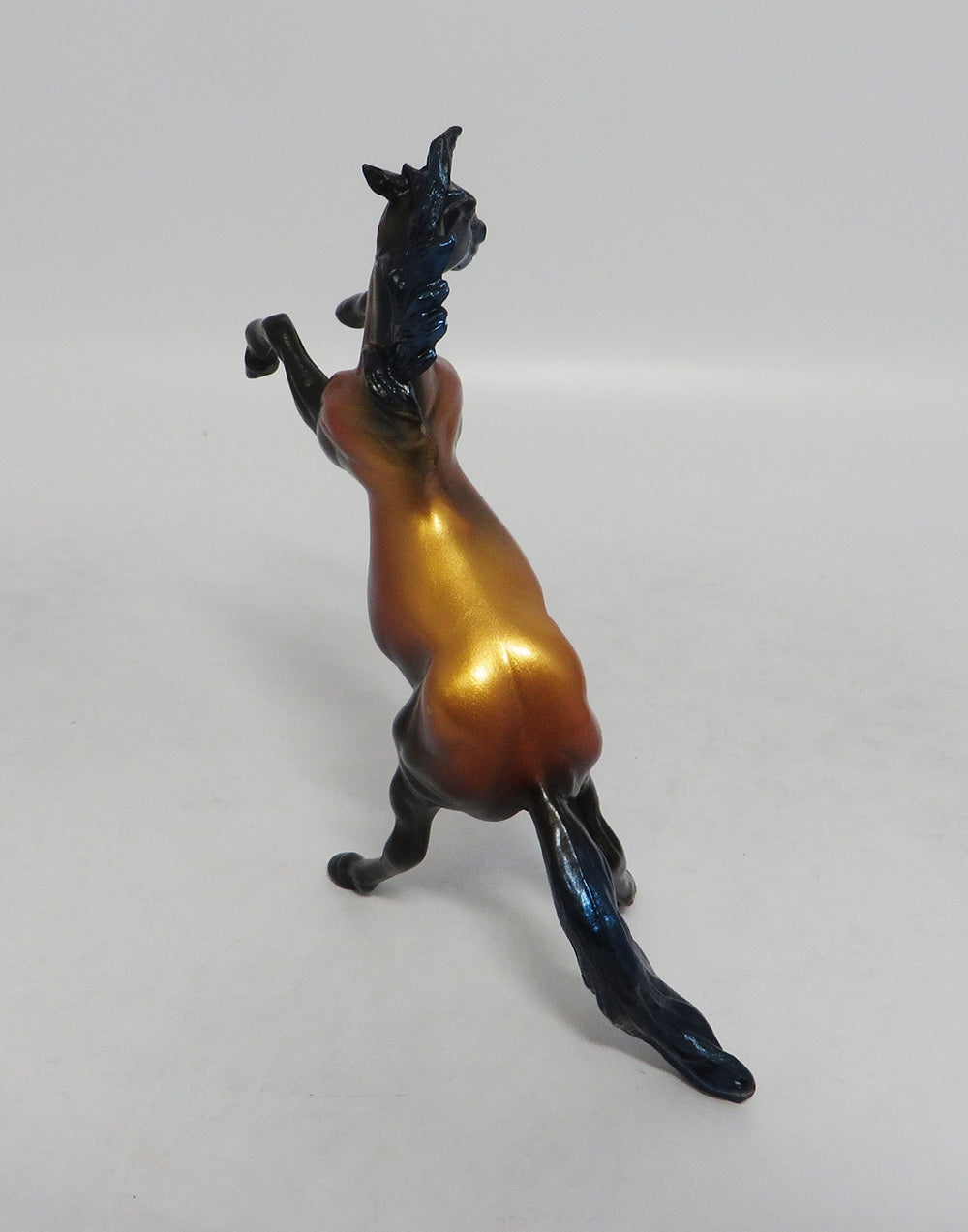 MR OFFICER- LE-5-REARING MUSTANG FALL DECORATOR CHIP LHS 2018