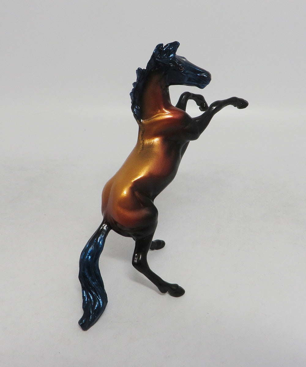 MR OFFICER- LE-5-REARING MUSTANG FALL DECORATOR CHIP LHS 2018