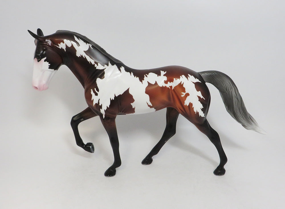 LEO- LE-5- BROWN PAINT TENNESEE WALKER MODEL HORSE 9/13/2018