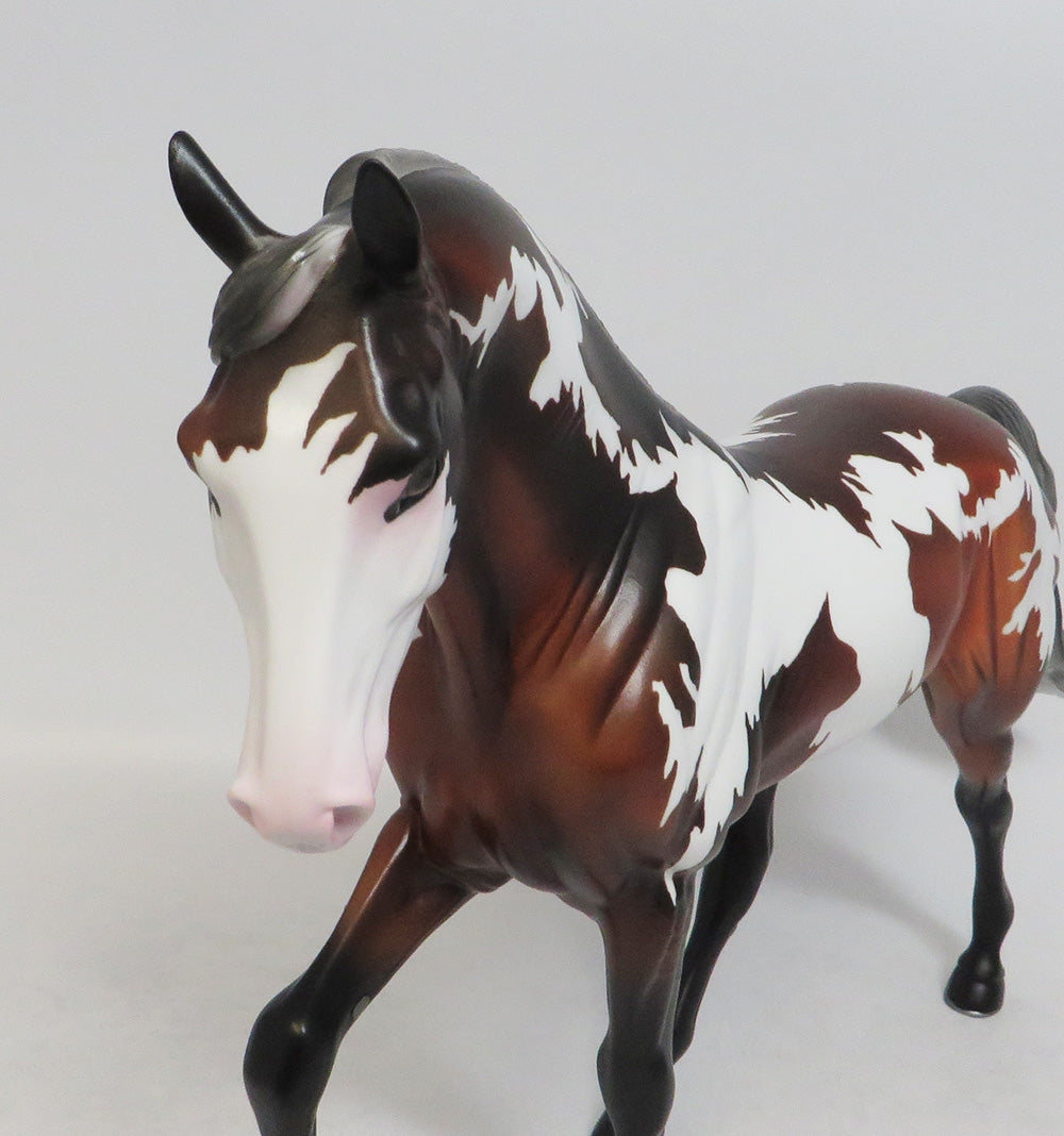LEO- LE-5- BROWN PAINT TENNESEE WALKER MODEL HORSE 9/13/2018