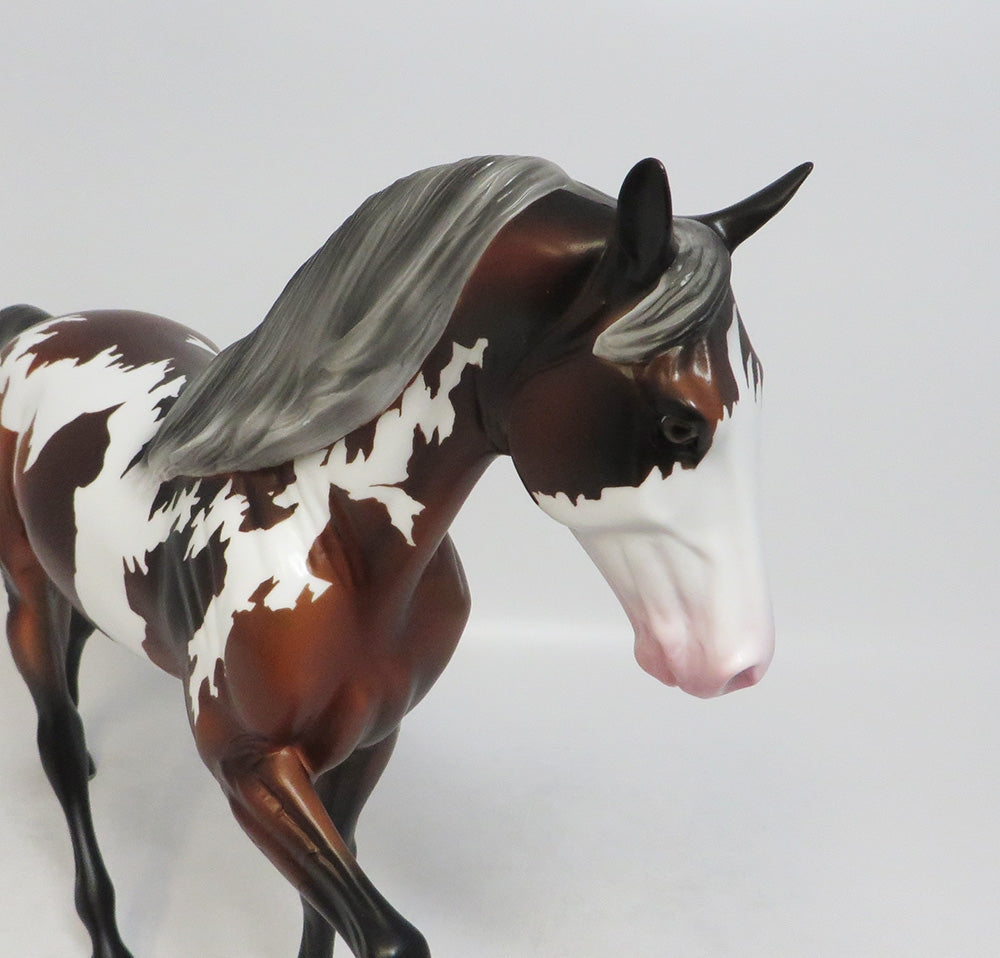 LEO- LE-5- BROWN PAINT TENNESEE WALKER MODEL HORSE 9/13/2018