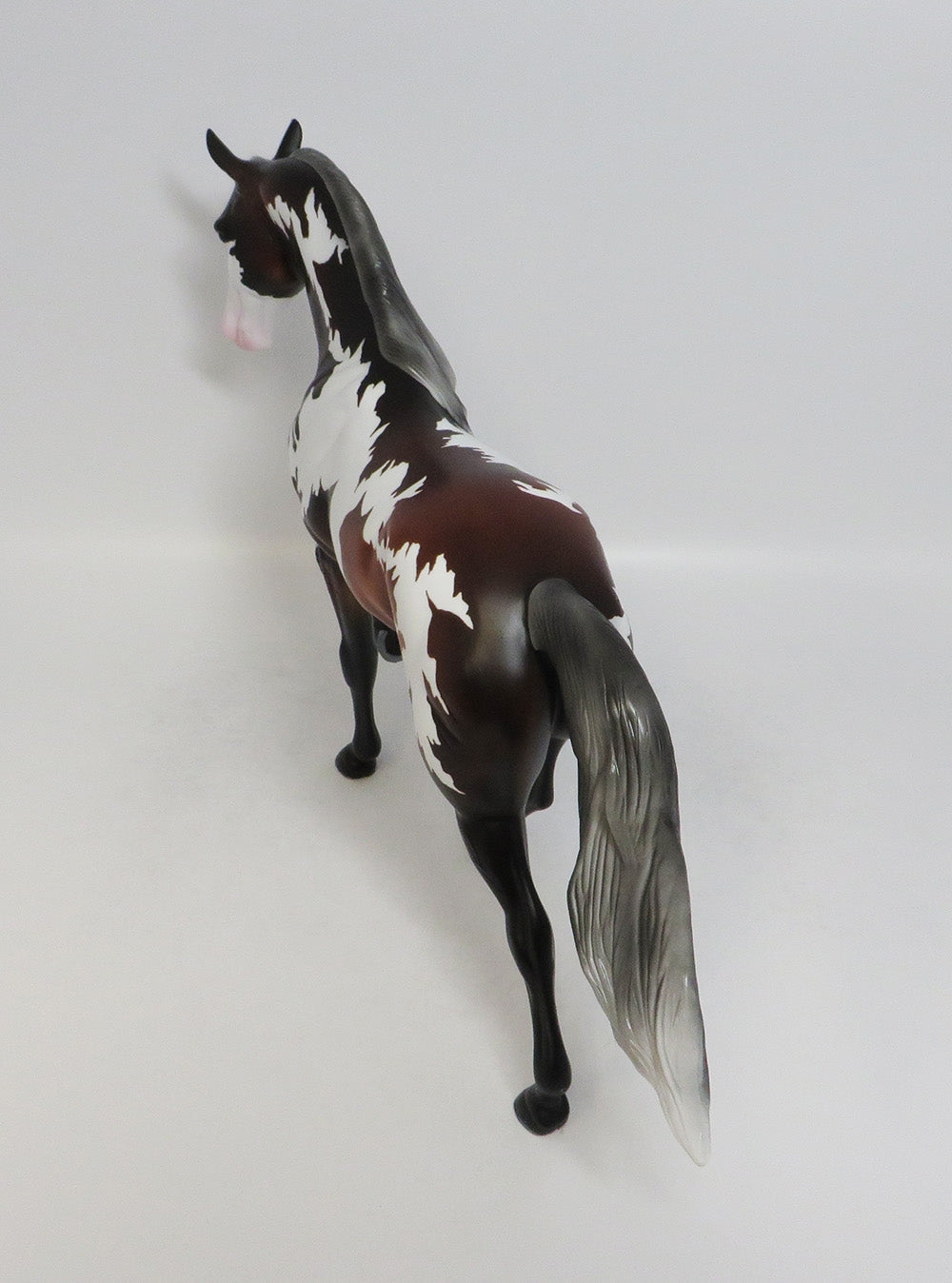 LEO- LE-5- BROWN PAINT TENNESEE WALKER MODEL HORSE 9/13/2018