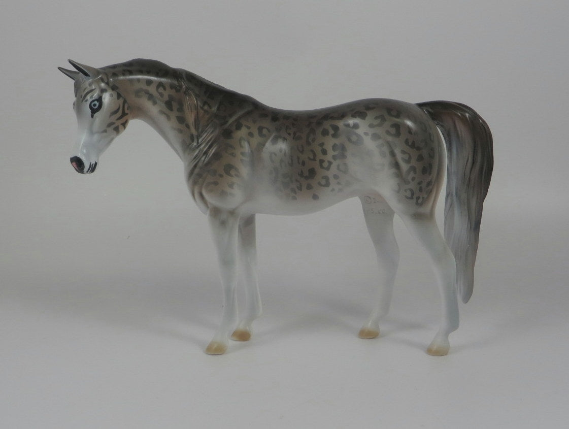 SNOW LEOPARD -- LE-10 SNOW LEOPARD ARABIAN PEBBLES BY DAWN QUICK LHS 19