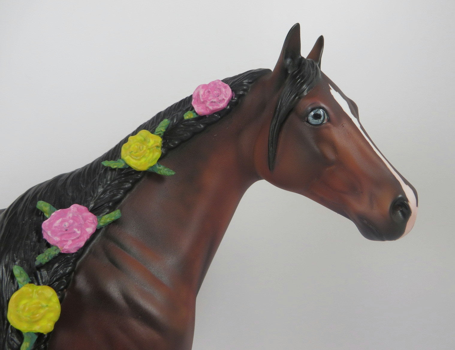 LADY ROSE -- LE-5 BAY WITH FLOWERS   CM ISH BY JULIE KEIM LHS 19