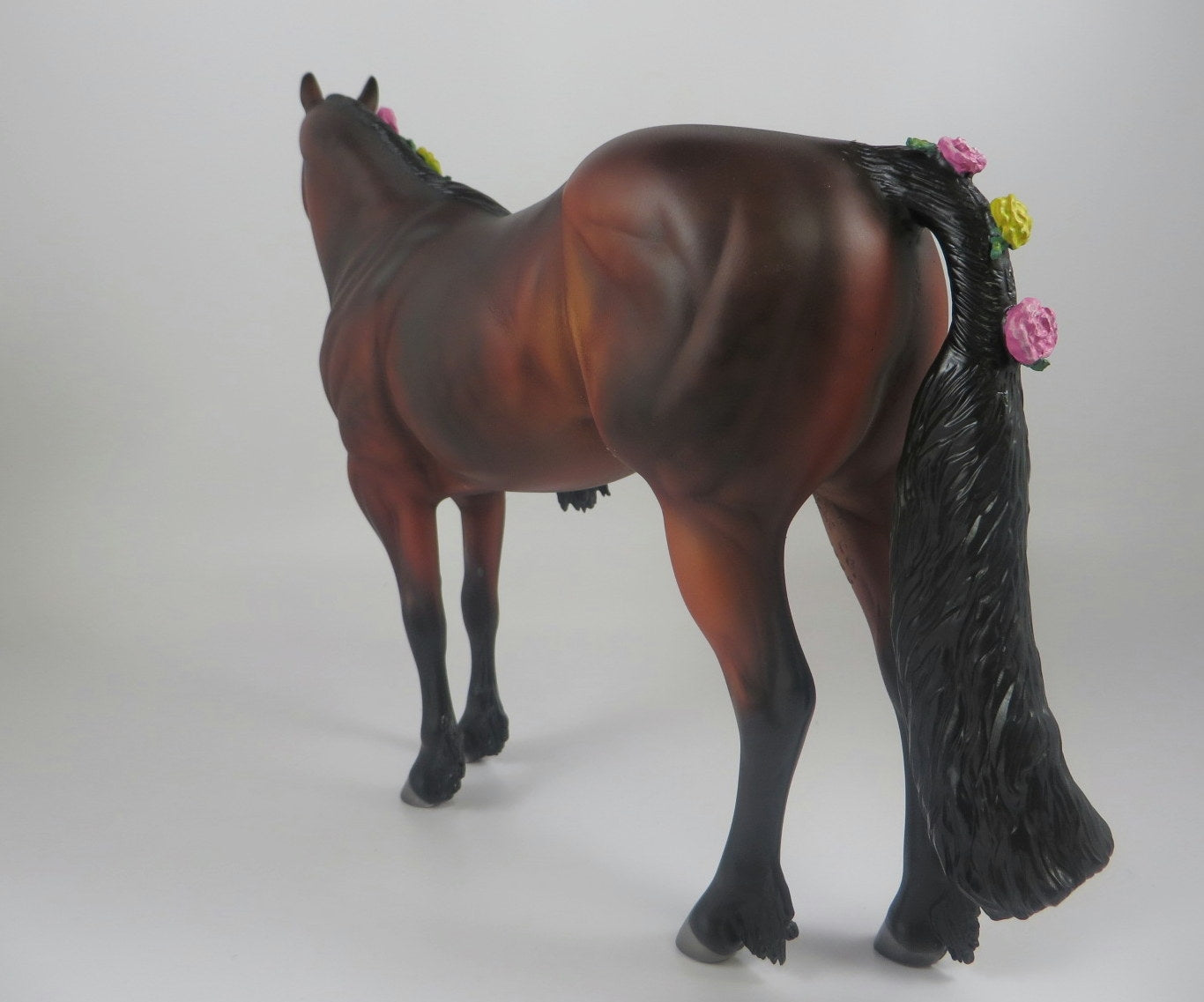 LADY ROSE -- LE-5 BAY WITH FLOWERS   CM ISH BY JULIE KEIM LHS 19