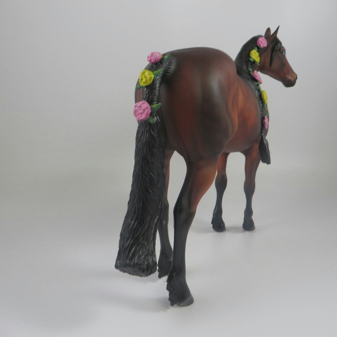 LADY ROSE -- LE-5 BAY WITH FLOWERS   CM ISH BY JULIE KEIM LHS 19