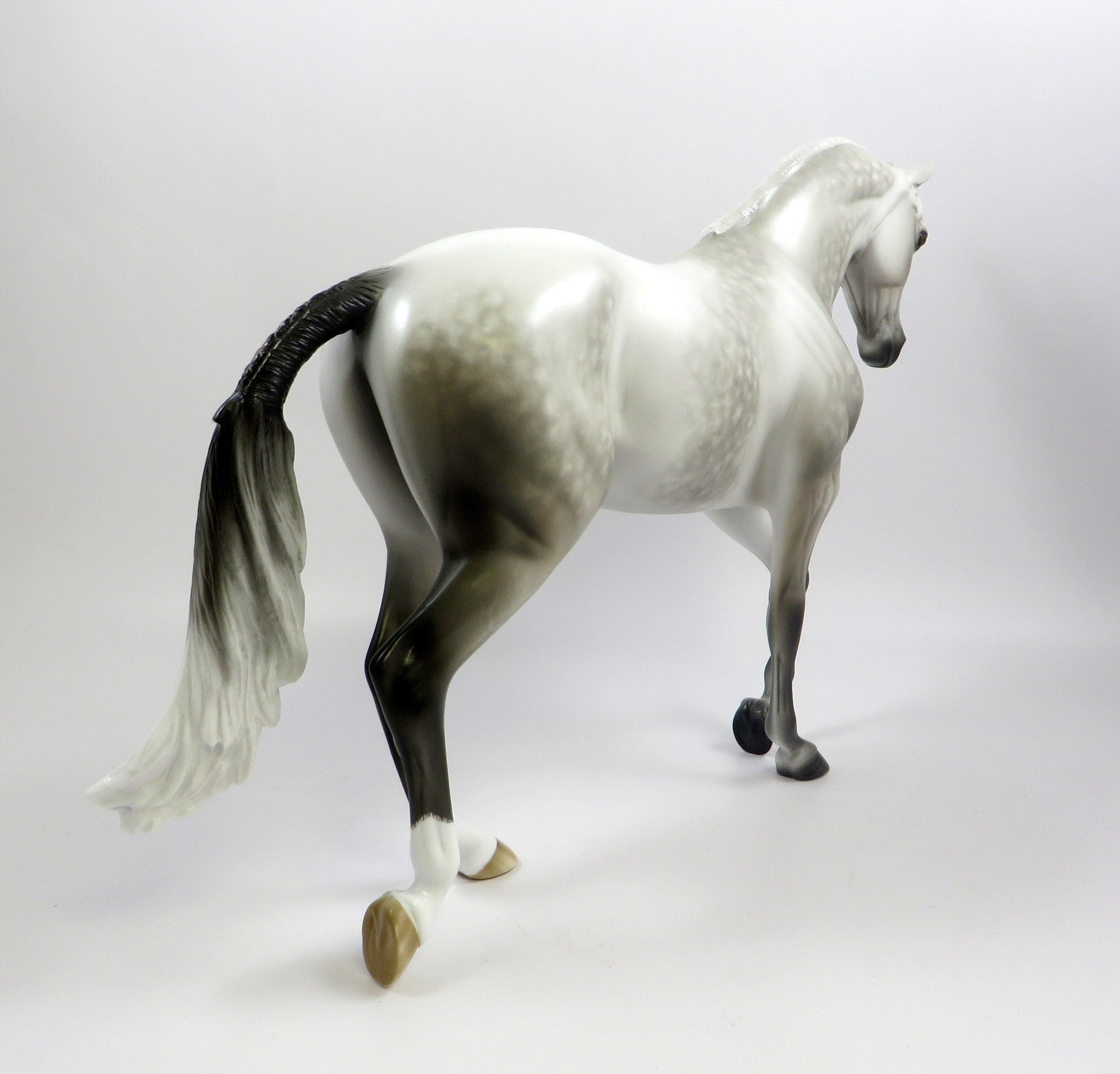 PILLOW TALK - STAR DAPPLE GREY THOROUGHBRED MODEL HORSE BY SHERYL LEISURE 5/29/19