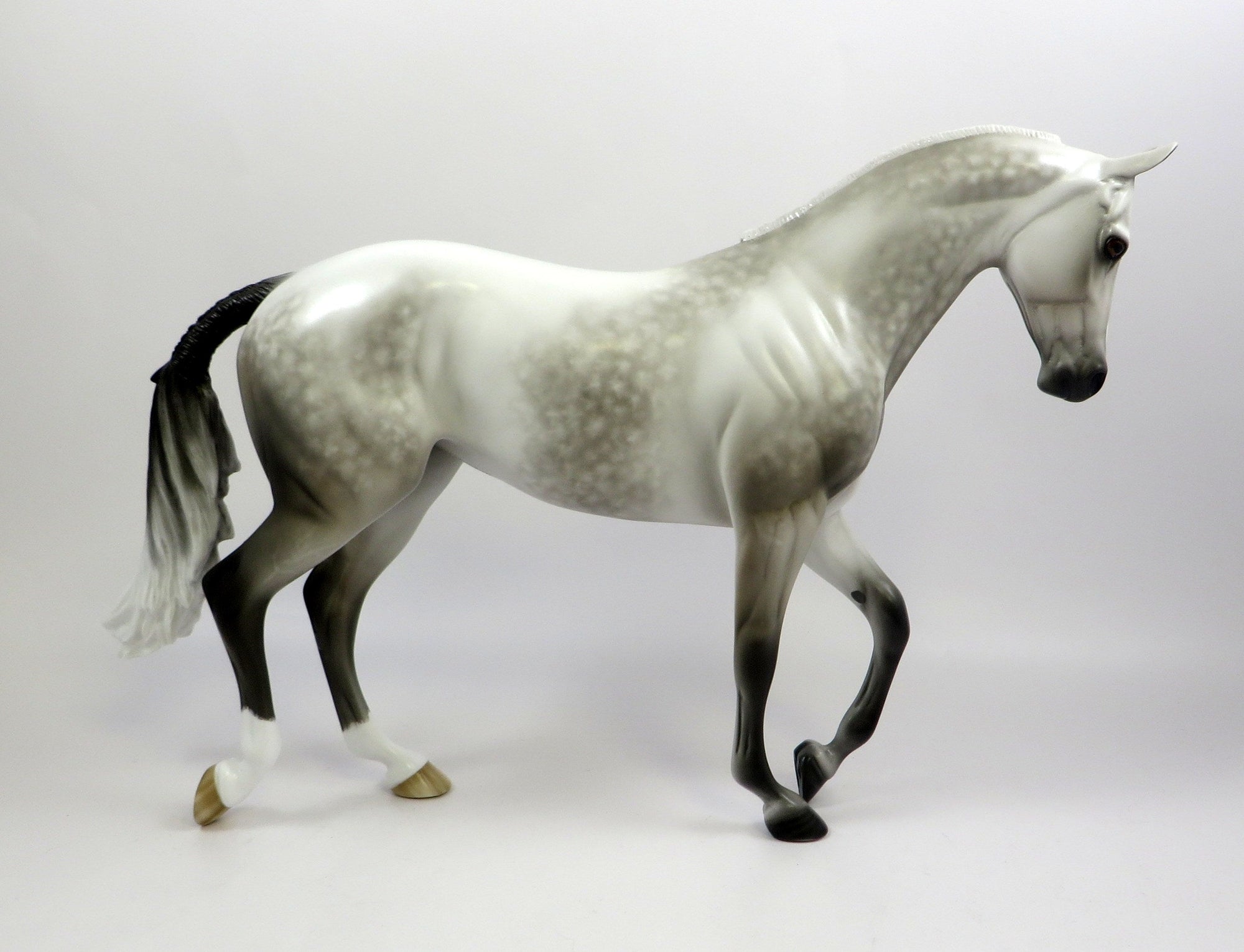 PILLOW TALK - STAR DAPPLE GREY THOROUGHBRED MODEL HORSE BY SHERYL LEISURE 5/29/19