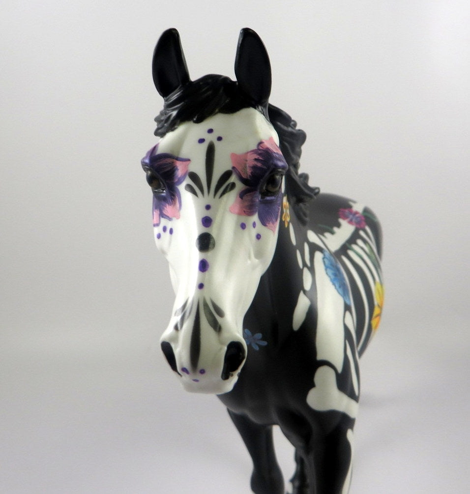 SOMETHING SPOOKY-OOAK SKELETON DECORATOR PALOUSE BY DAWN QUICK MM19