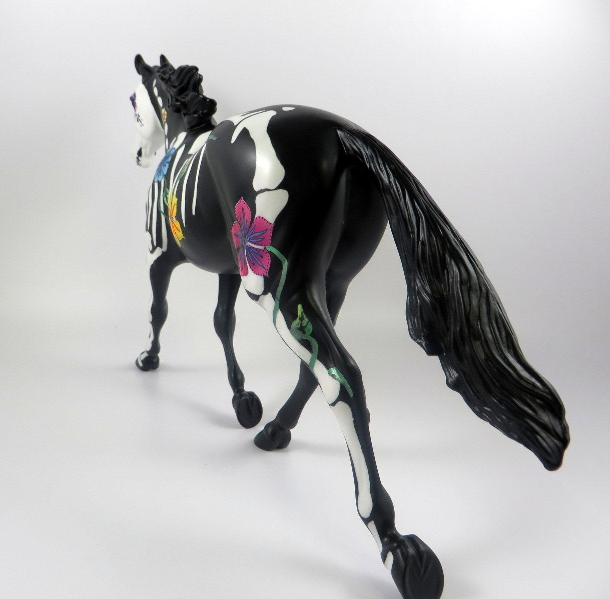 SOMETHING SPOOKY-OOAK SKELETON DECORATOR PALOUSE BY DAWN QUICK MM19