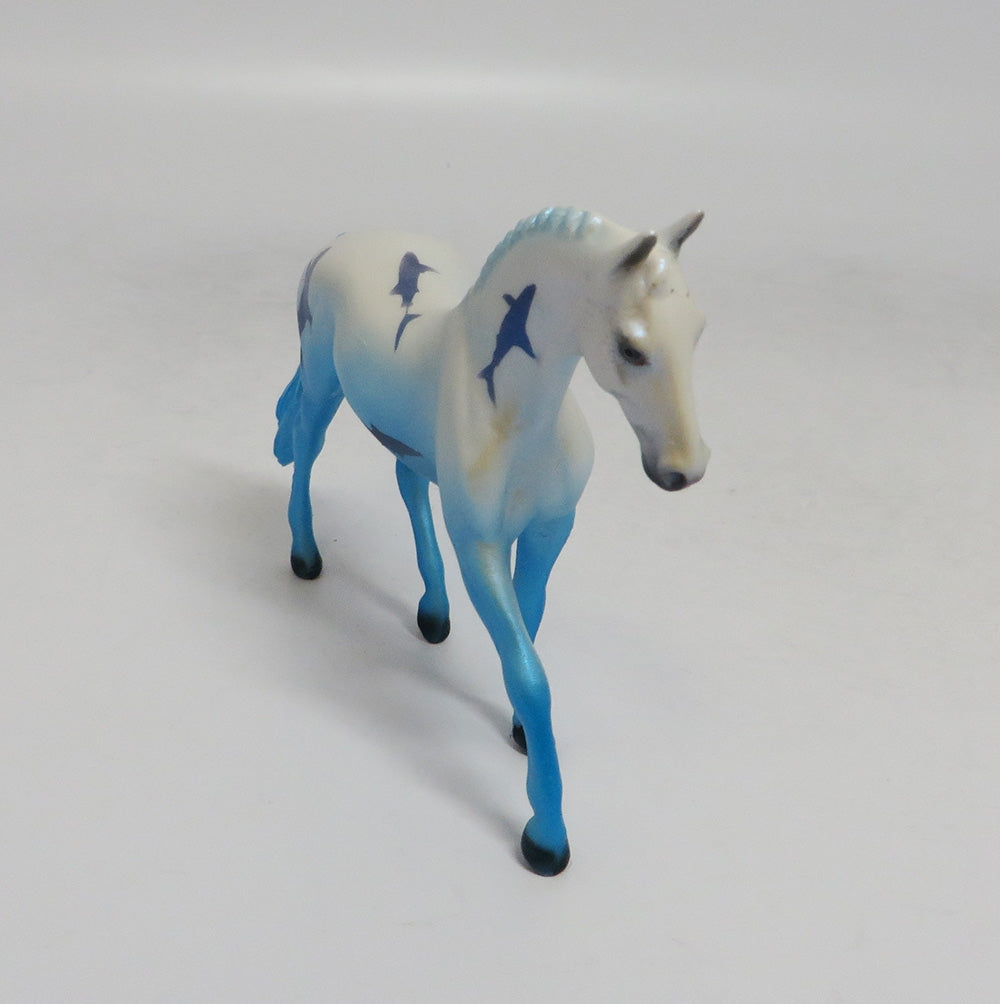 FEEDING FRENZY-LE-2 WARMBLOOD MODEL HORSE SW 18