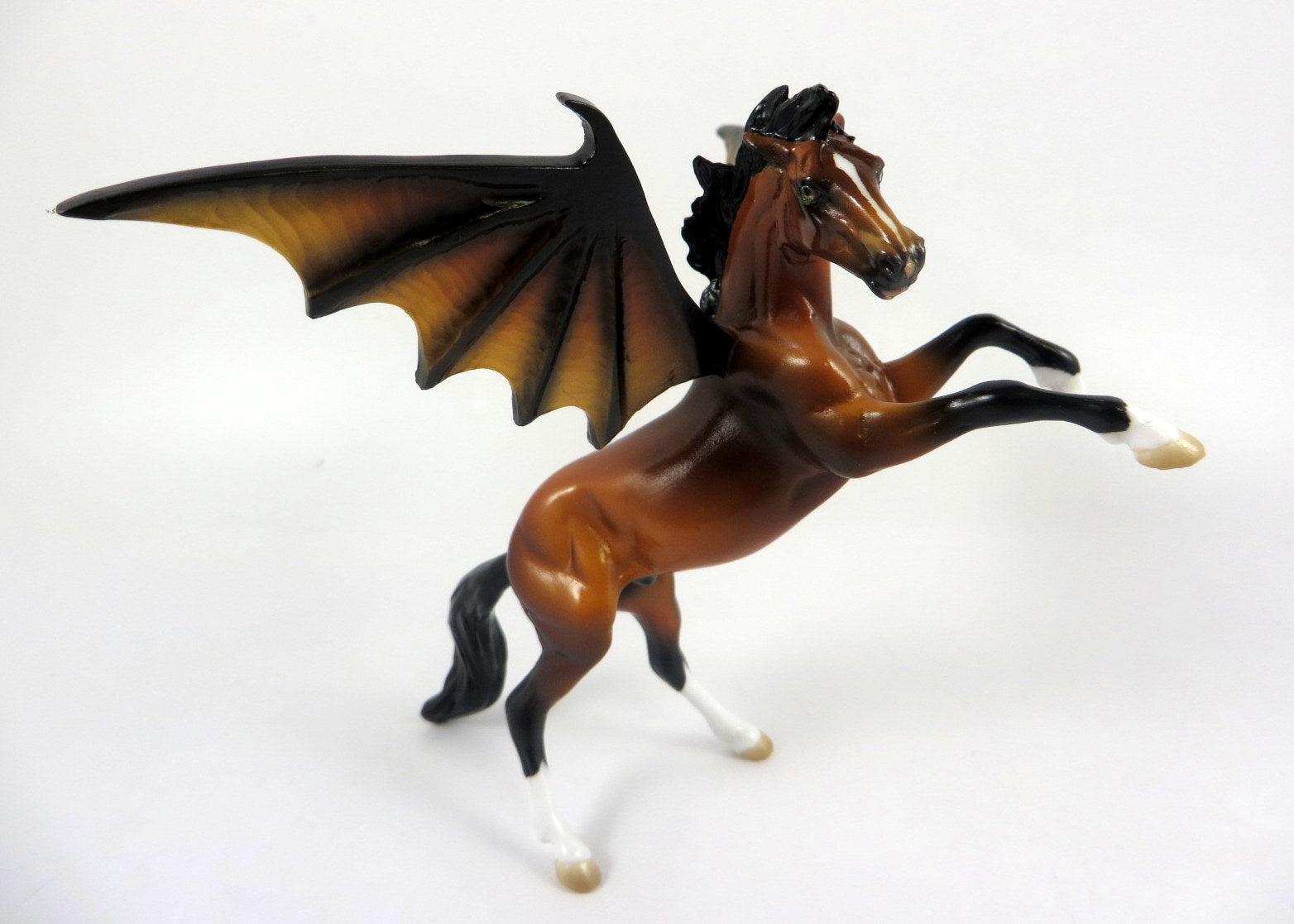 KERN-OOAK BAY REARING BAT CHIP DECORATOR BY AUDREY DIXON MM19