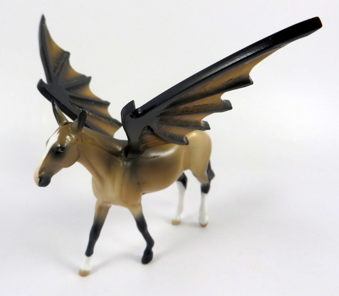 SPIKE-OOAK BUCKSKIN MULE BAT CHIP DECORATOR BY AUDREY DIXON MM19