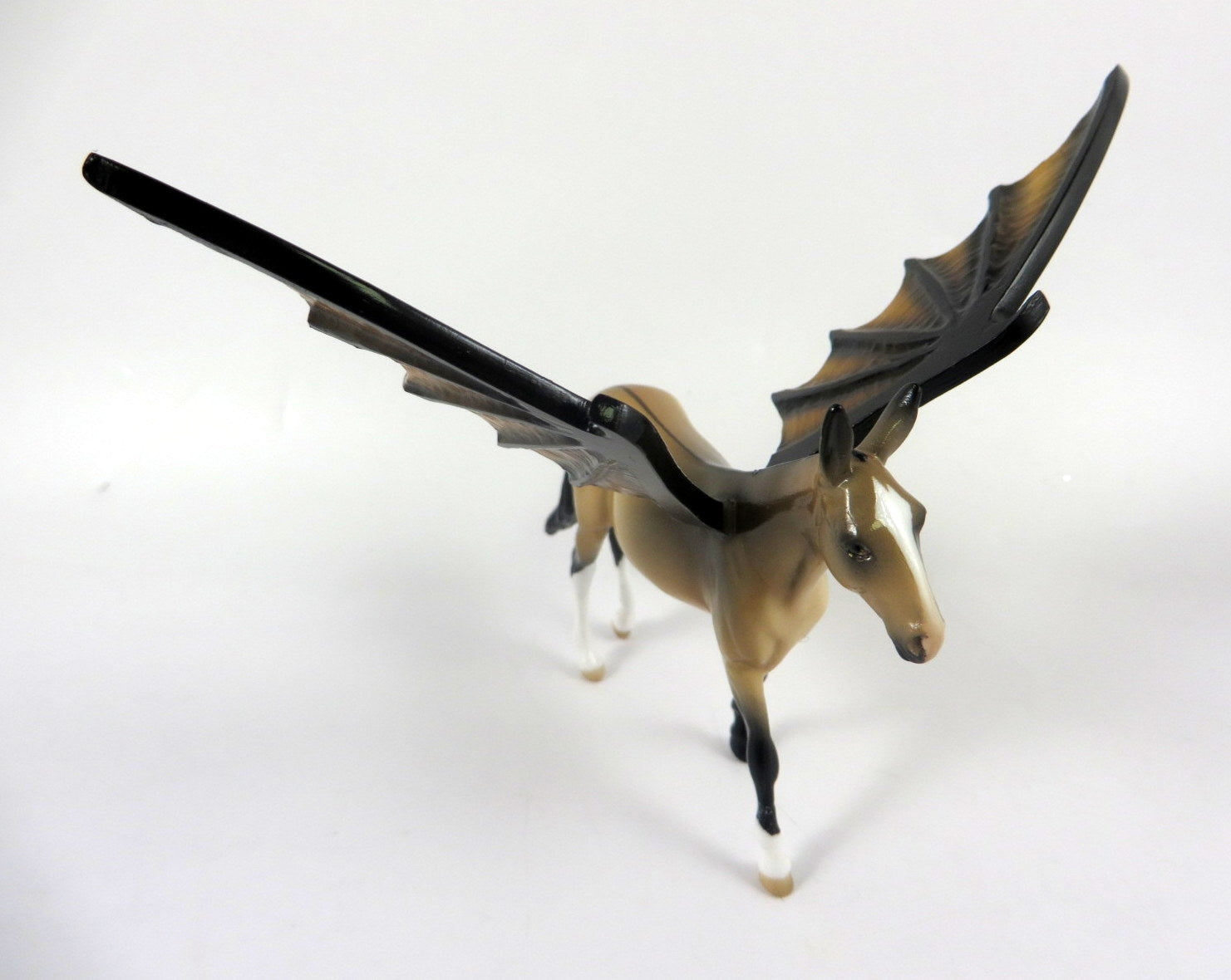 SPIKE-OOAK BUCKSKIN MULE BAT CHIP DECORATOR BY AUDREY DIXON MM19