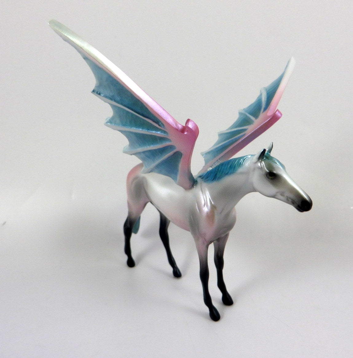 ARMAD-OOAK TURQUOISE/PINK THOROUGHBRED BAT CHIP DECORATOR BY MISSY FOX MM19