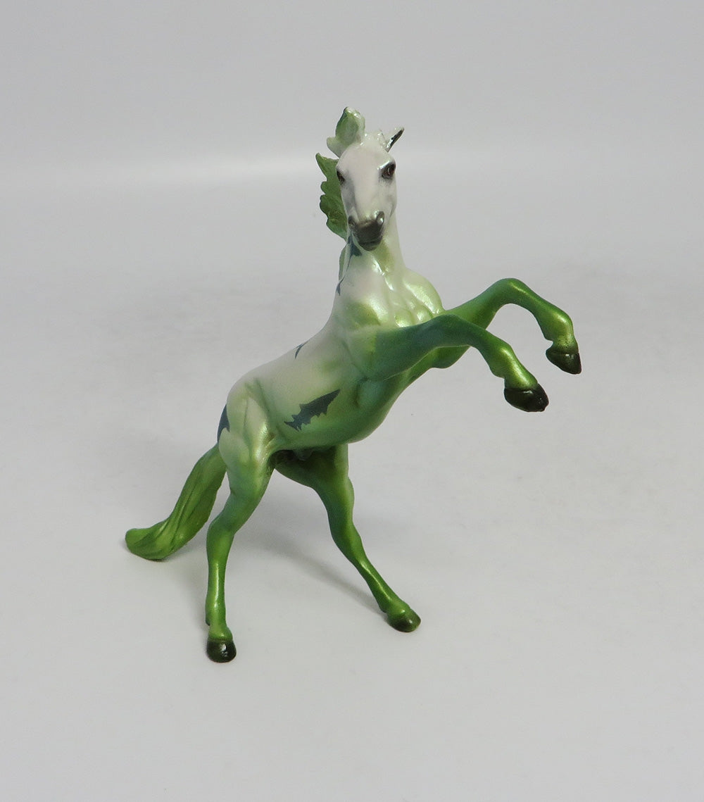 SEAWEED-OOAK GREEN SHARK DECORATOR REARING CHIP SW18