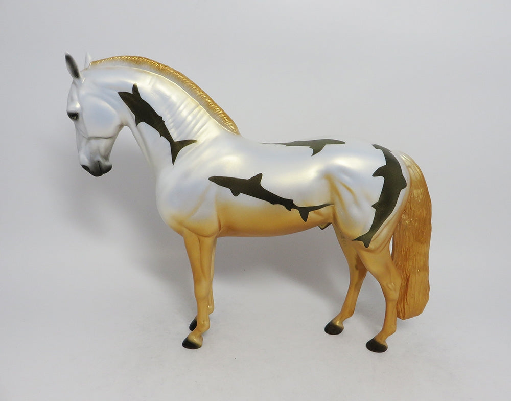 SHARK BAIT- GOLD ANDALUSIAN SHARK DECORATOR SW 2018