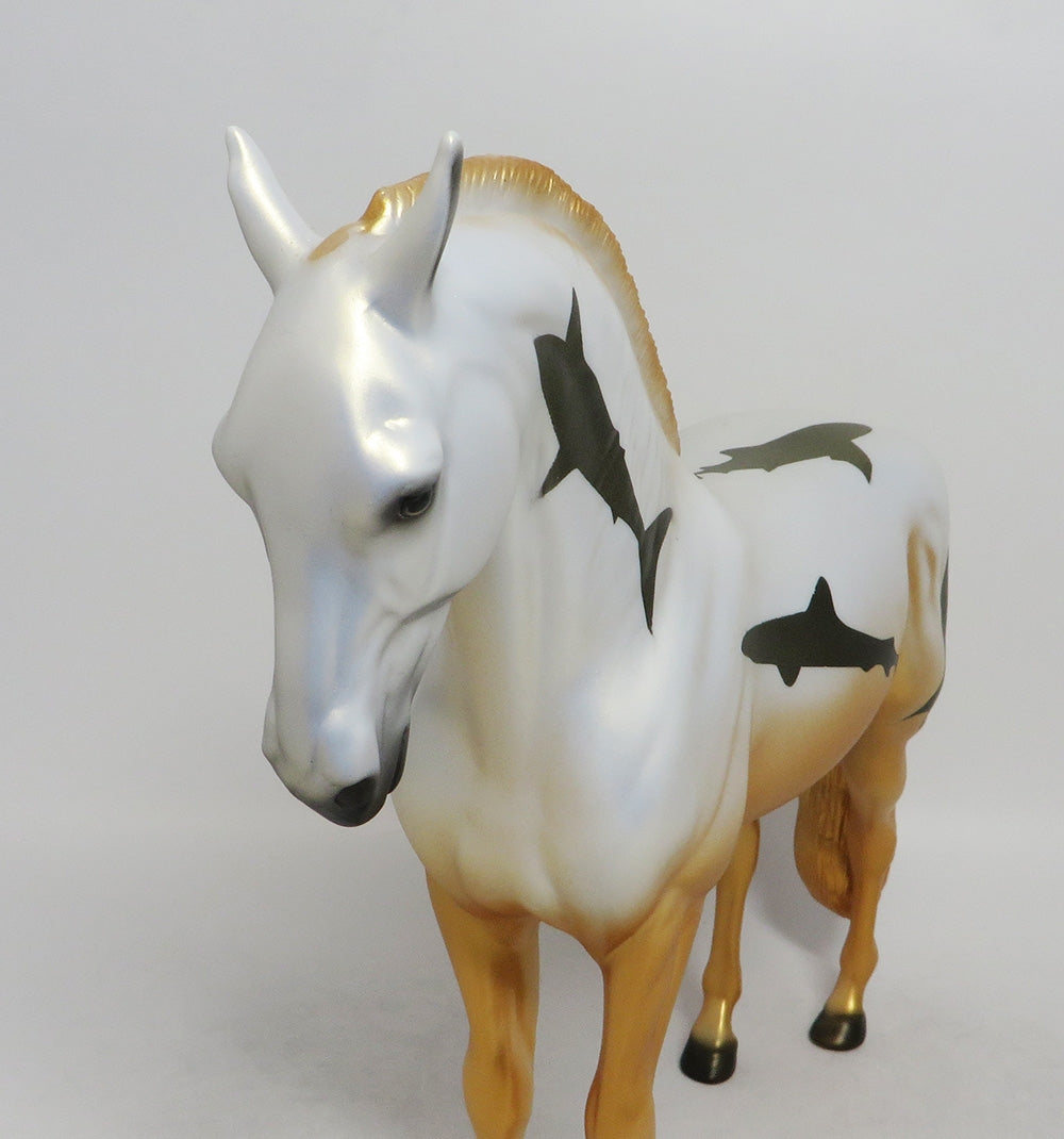 SHARK BAIT- GOLD ANDALUSIAN SHARK DECORATOR SW 2018