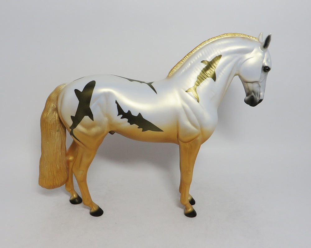 SHARK BAIT- GOLD ANDALUSIAN SHARK DECORATOR SW 2018