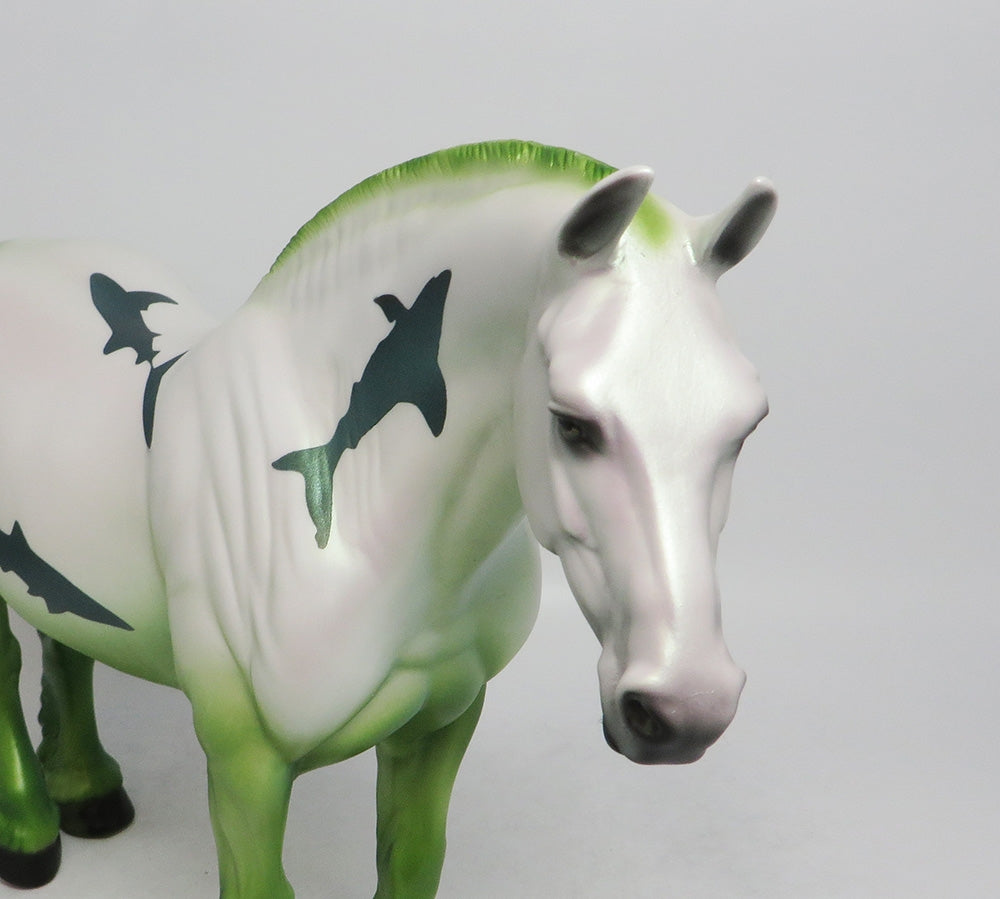 SHARK BAIT-GREEN HEAVY DRAFT MARE SHARK DECORATOR SW 2018