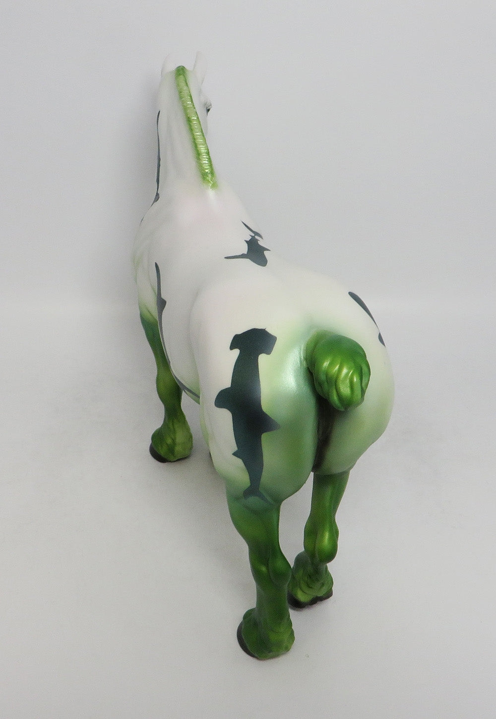 SHARK BAIT-GREEN HEAVY DRAFT MARE SHARK DECORATOR SW 2018