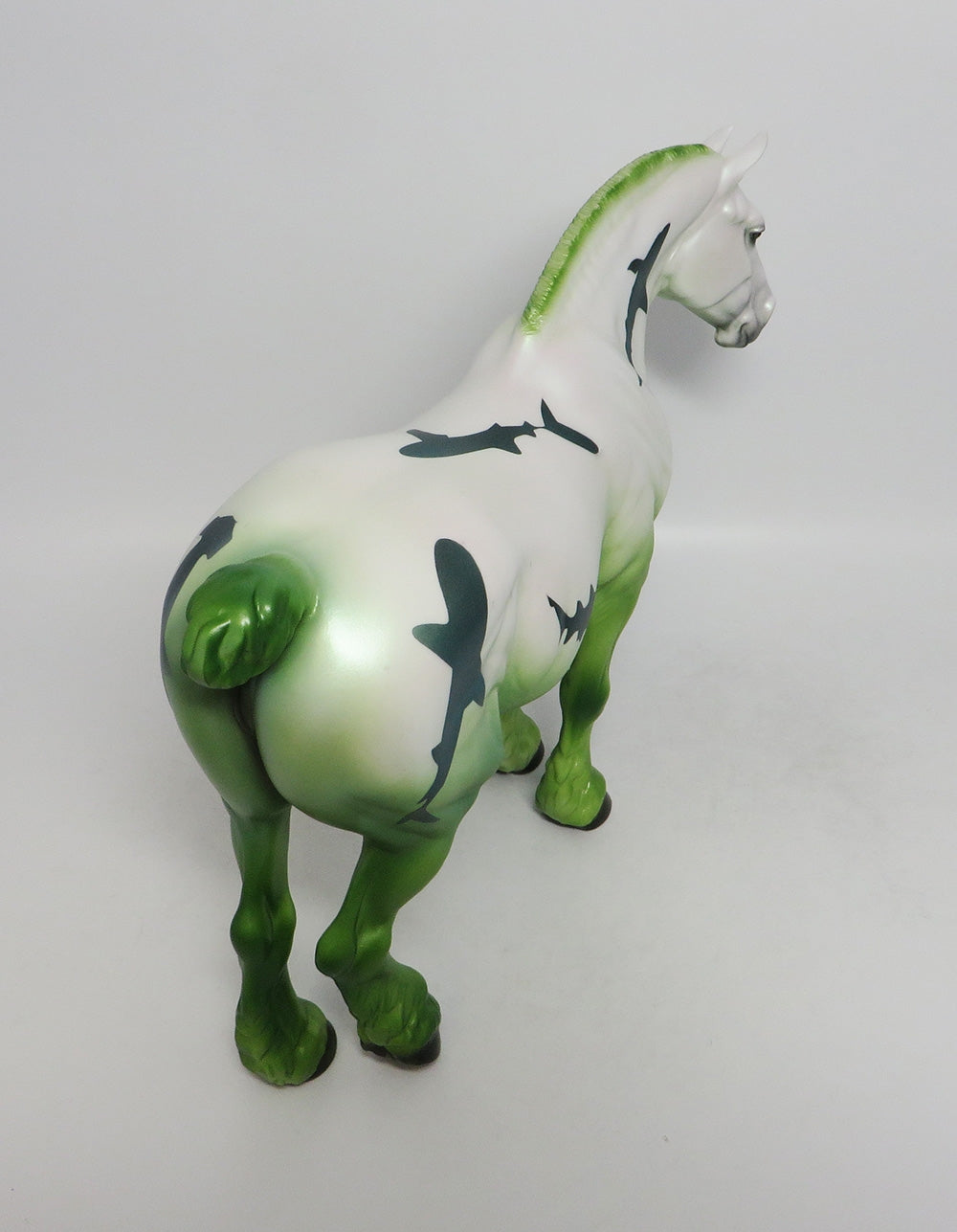 SHARK BAIT-GREEN HEAVY DRAFT MARE SHARK DECORATOR SW 2018