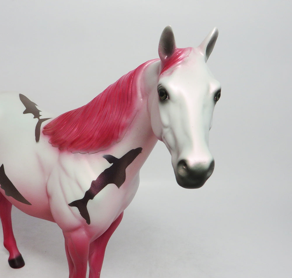 SHARK BAIT-PINK ISH SHARK DECORATOR SW 2018