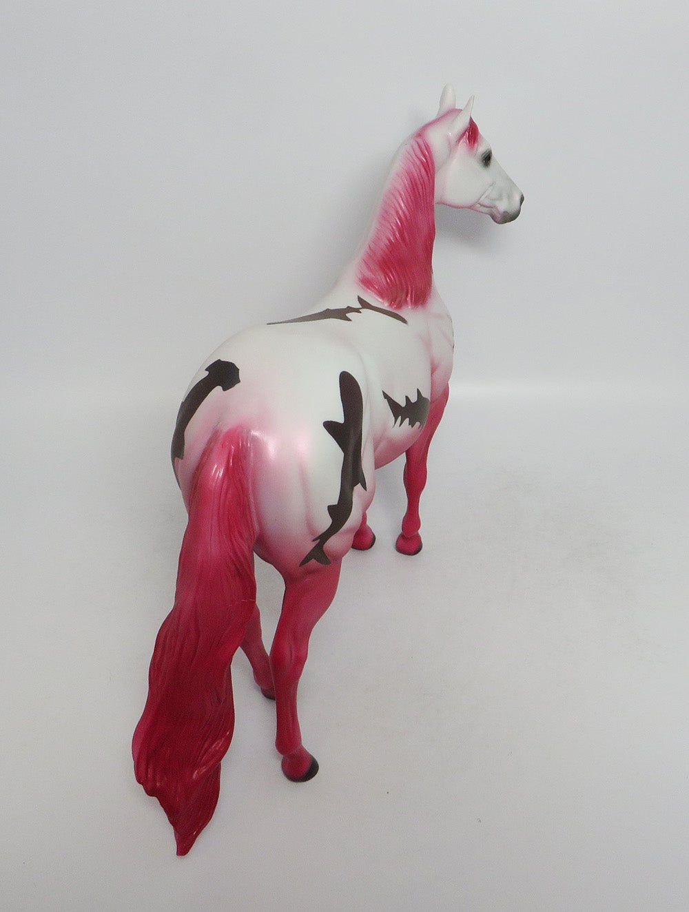 SHARK BAIT-PINK ISH SHARK DECORATOR SW 2018