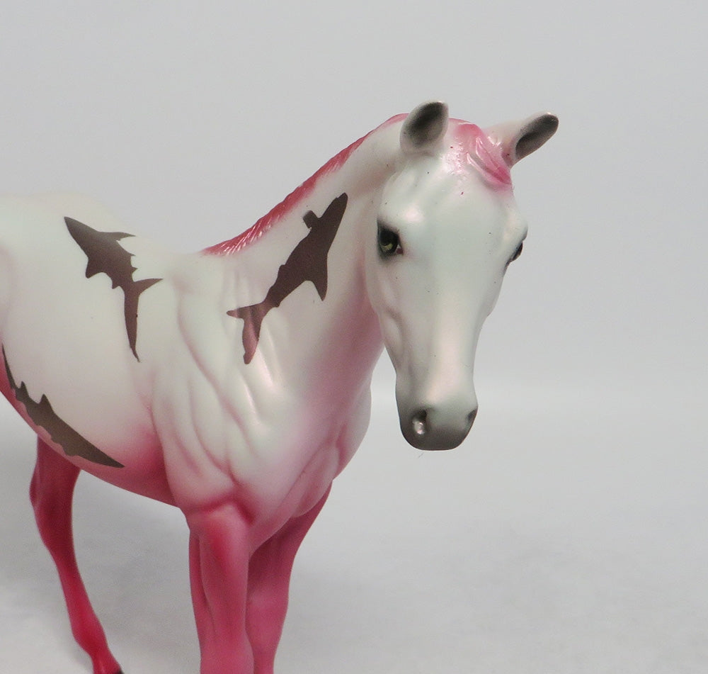 SHARK BAIT PINK-OOAK WEANLING DEACORATOR SW 18