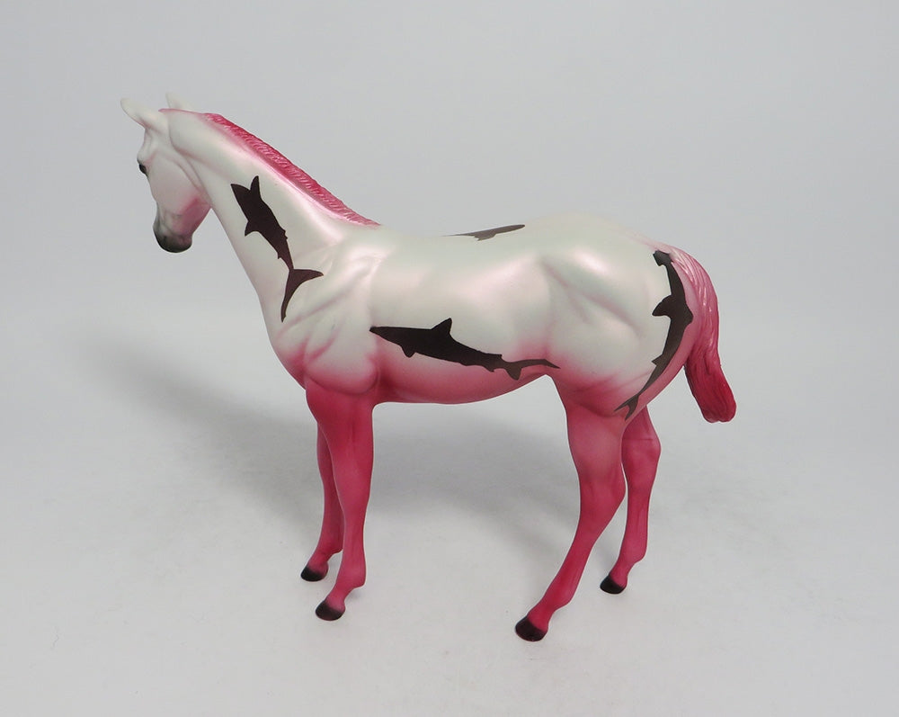 SHARK BAIT PINK-OOAK WEANLING DEACORATOR SW 18