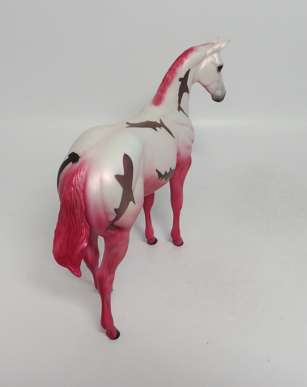 SHARK BAIT PINK-OOAK WEANLING DEACORATOR SW 18