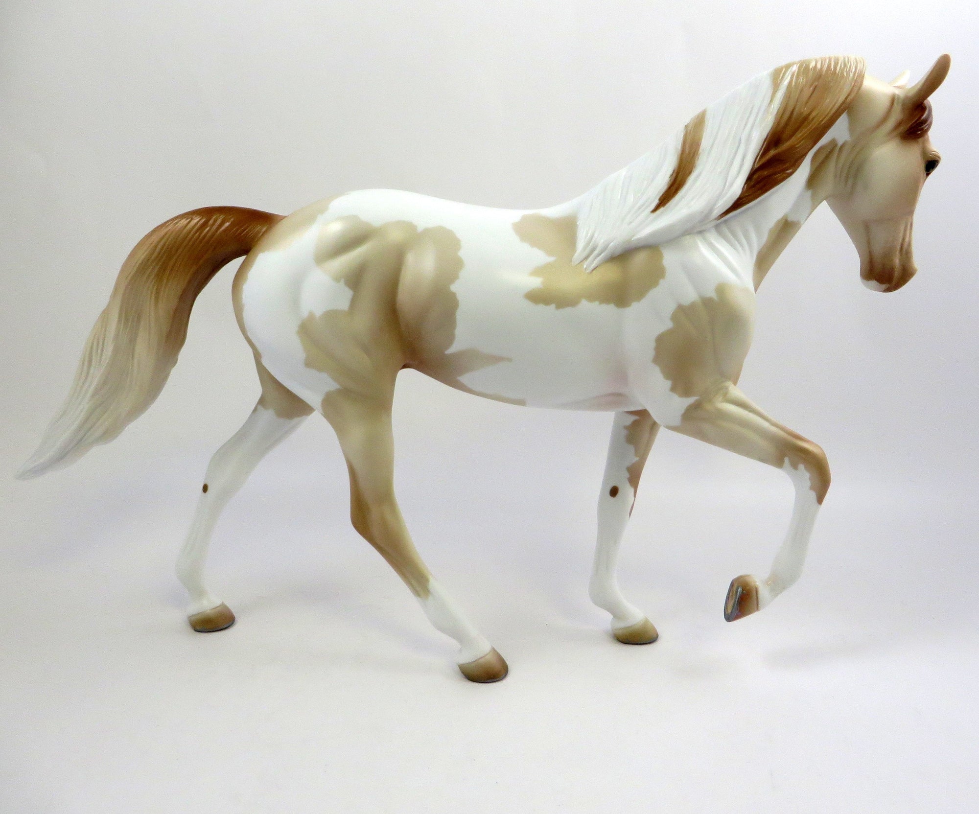 ROYAL CHANGE-OOAK PERLINO PINTO TENNESSEE WALKER MODEL HORSE EQ 2019