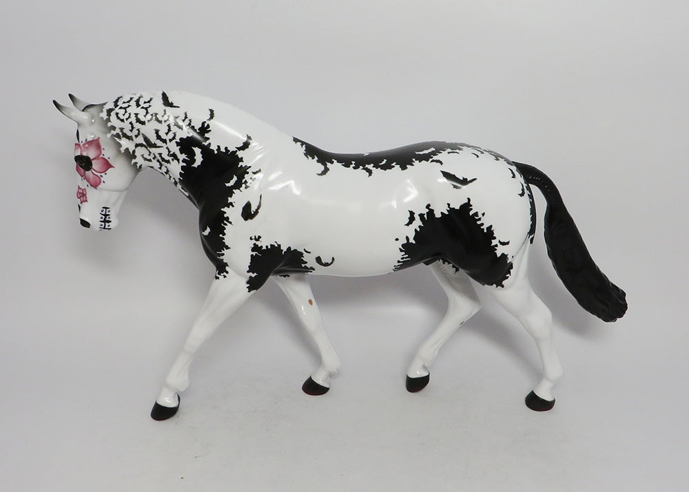 LENNON -OOAK BLACK/WHITE IRISH DRAFT BAT DECORATOR MM 2018