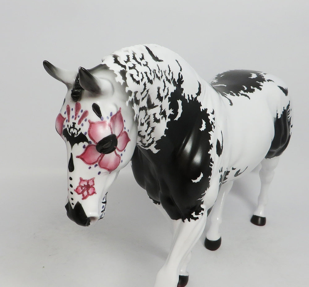 LENNON -OOAK BLACK/WHITE IRISH DRAFT BAT DECORATOR MM 2018