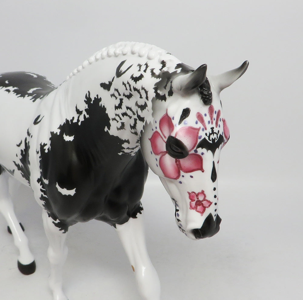 LENNON -OOAK BLACK/WHITE IRISH DRAFT BAT DECORATOR MM 2018