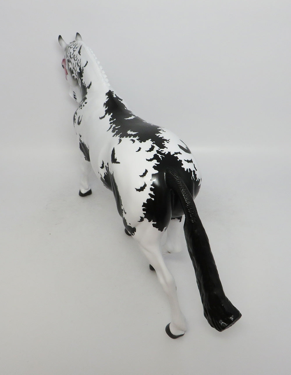 LENNON -OOAK BLACK/WHITE IRISH DRAFT BAT DECORATOR MM 2018