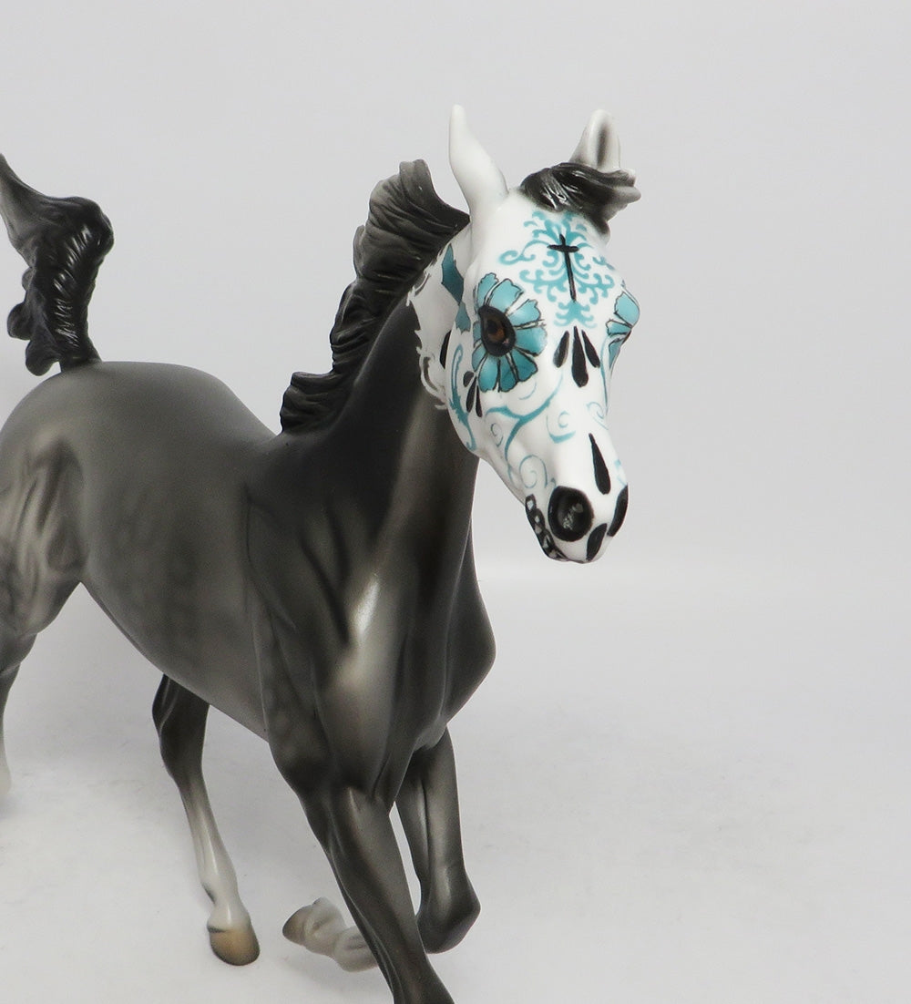 OZUL- OOAK GREY SUGAR SKULL WITH JEWELS YEARLING MODEL HORSE MM 2018