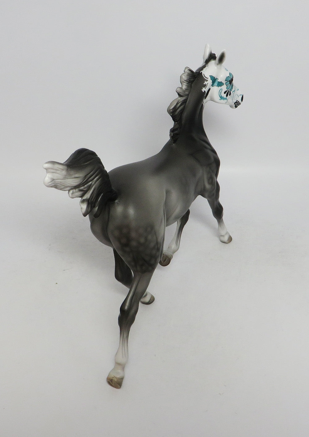 OZUL- OOAK GREY SUGAR SKULL WITH JEWELS YEARLING MODEL HORSE MM 2018