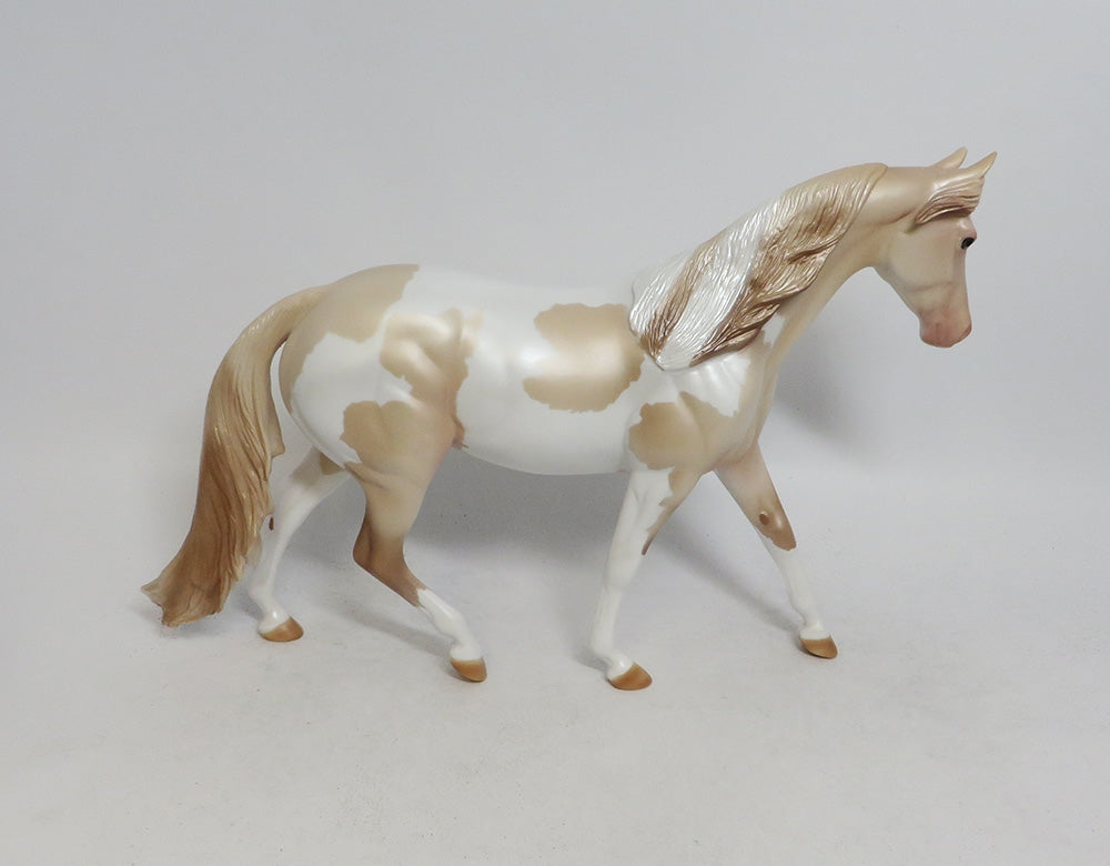 TEN SLEEP-LE-4 CHAMPAGNE PINTO PONY MODEL HORSE 10/12/18