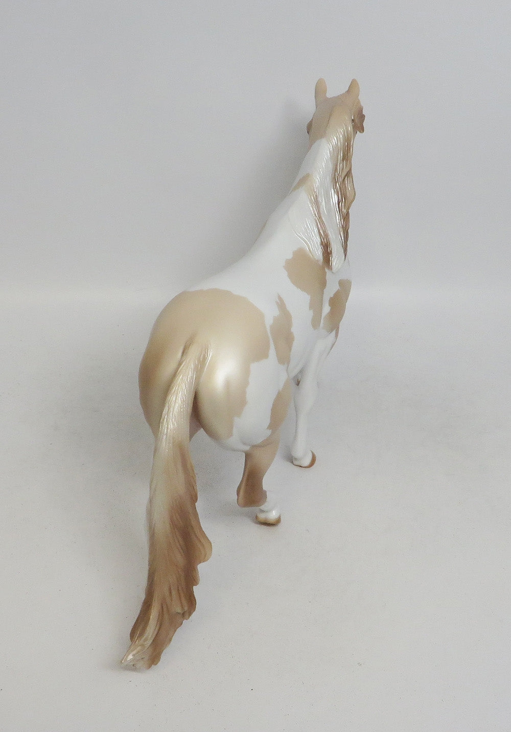 TEN SLEEP-LE-4 CHAMPAGNE PINTO PONY MODEL HORSE 10/12/18