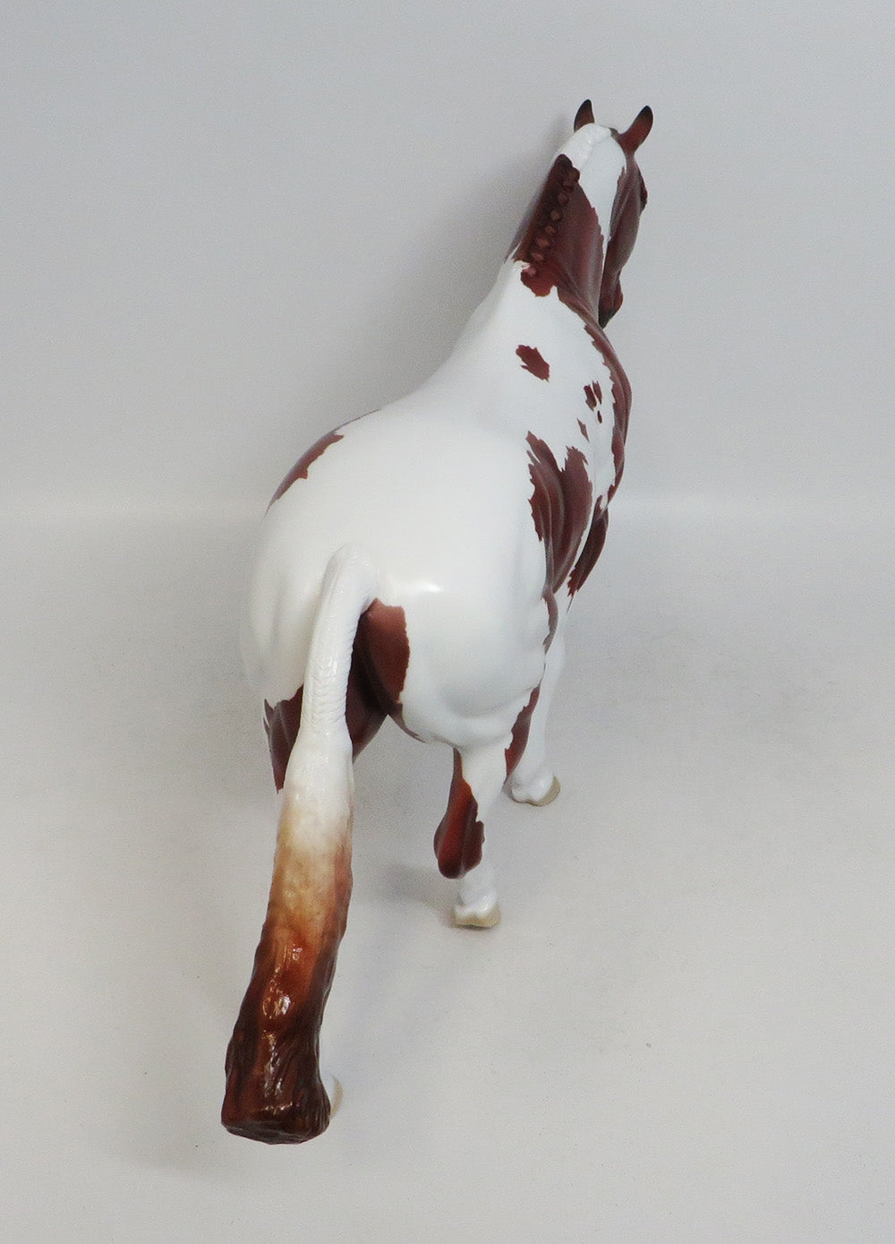 SEYMOUR- LE-15- CHESTNUT PINTO IRISH DRAFT MODEL HORSE BY AMANDA HOSTETLER 10/18/18