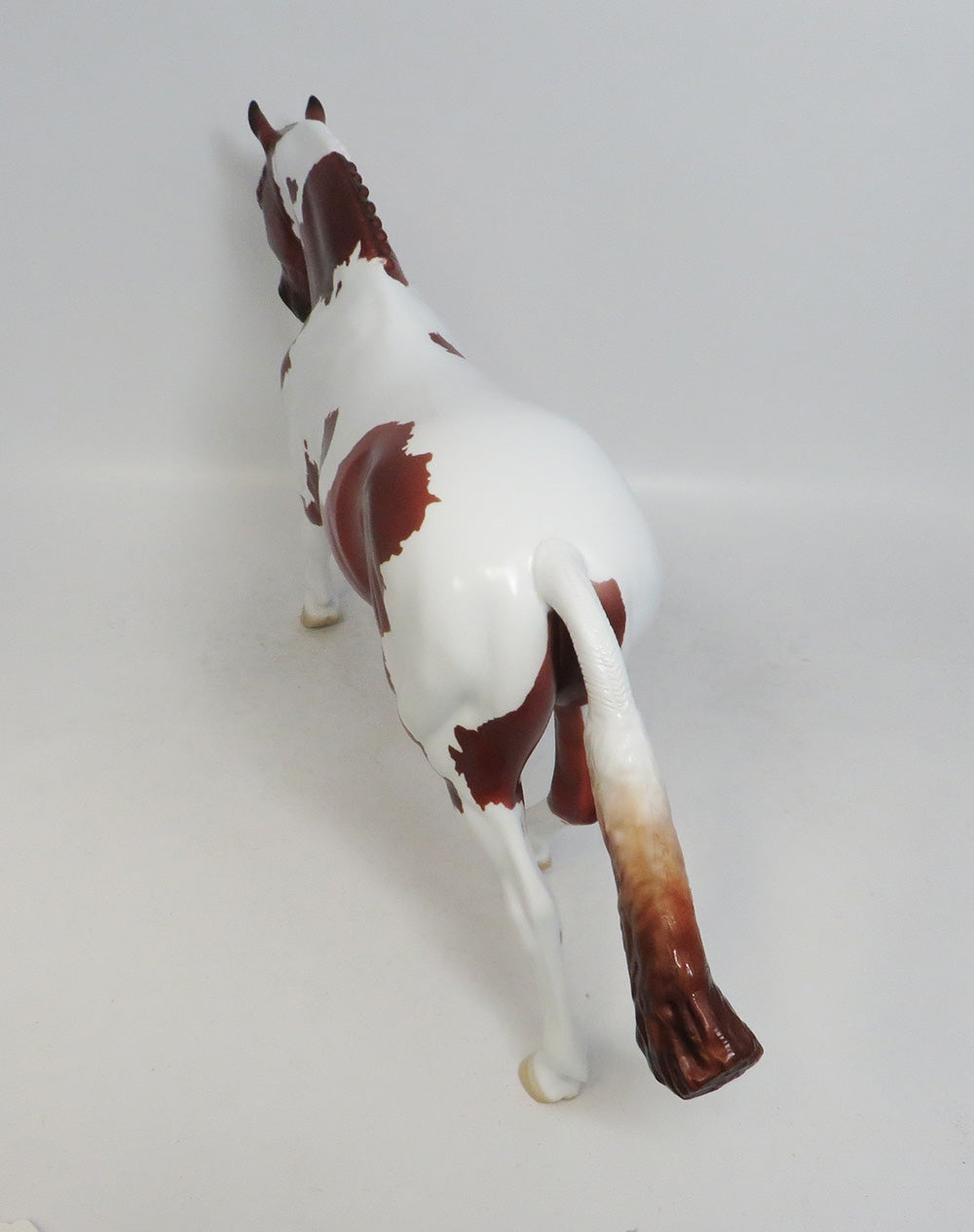 SEYMOUR- LE-15- CHESTNUT PINTO IRISH DRAFT MODEL HORSE BY AMANDA HOSTETLER 10/18/18