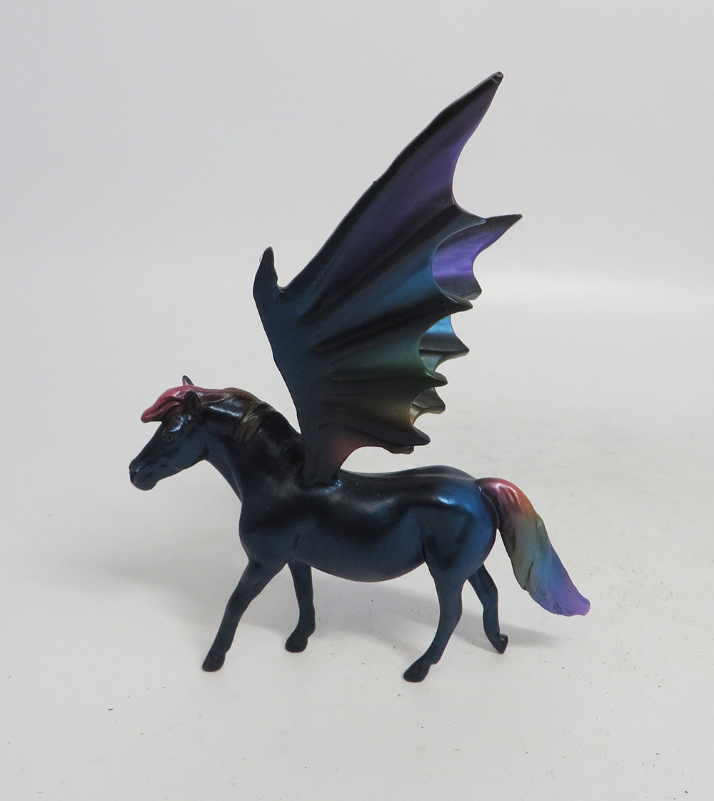 FREYA- OOAK PONY BAT CHIP DECORATOR MM 18