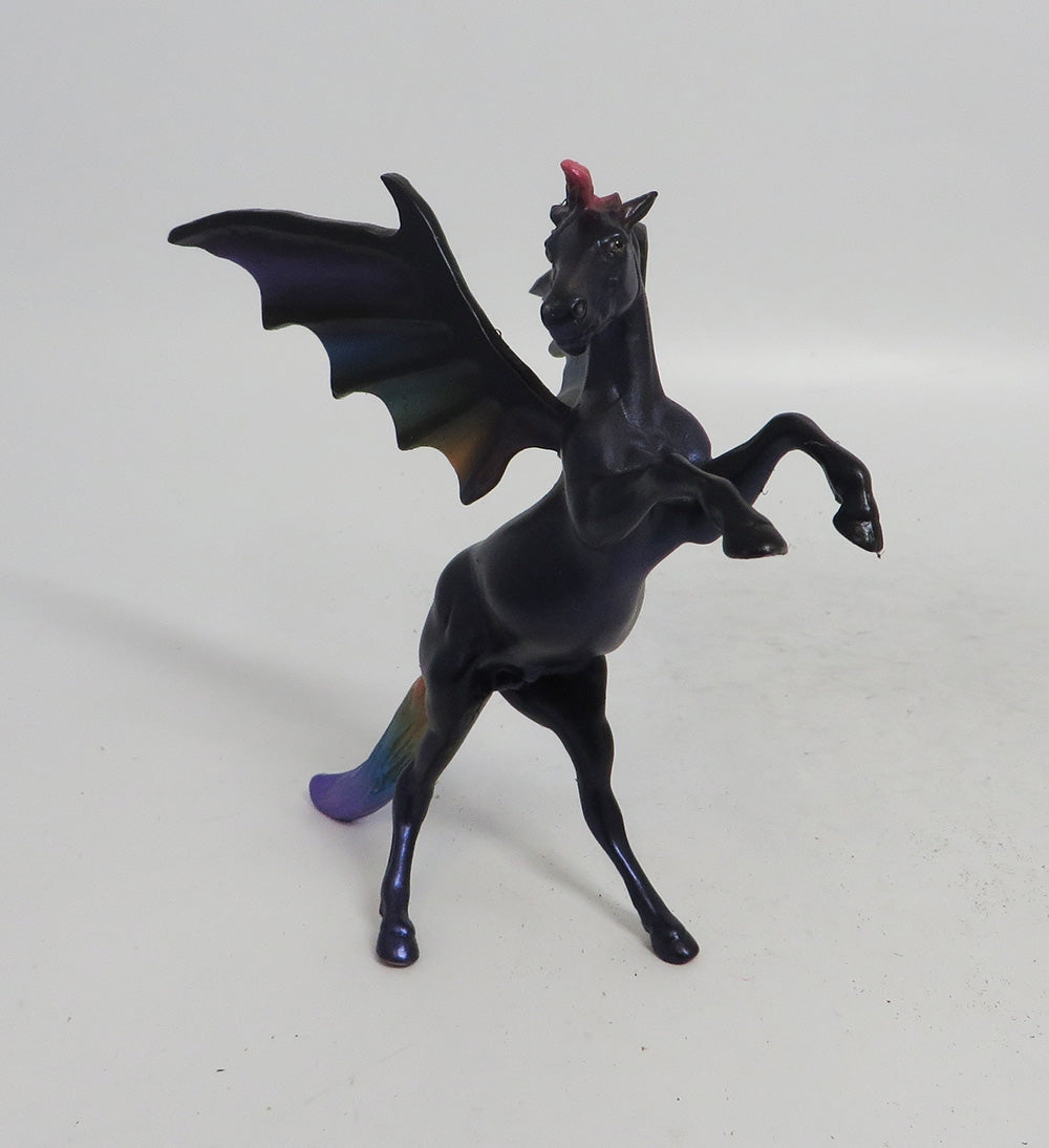 ENZO- OOAK REARING BAT CHIP DECORATOR MM 18