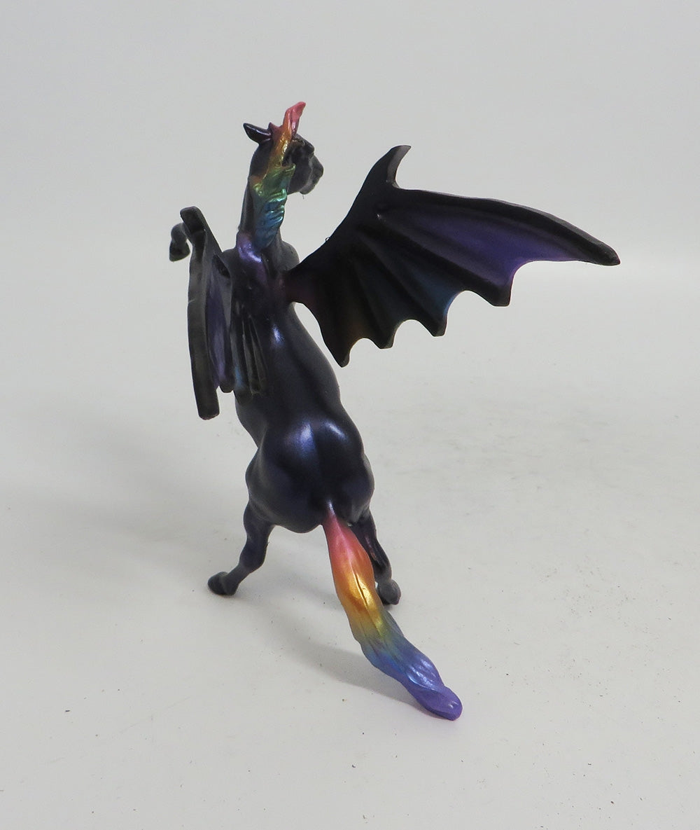 ENZO- OOAK REARING BAT CHIP DECORATOR MM 18